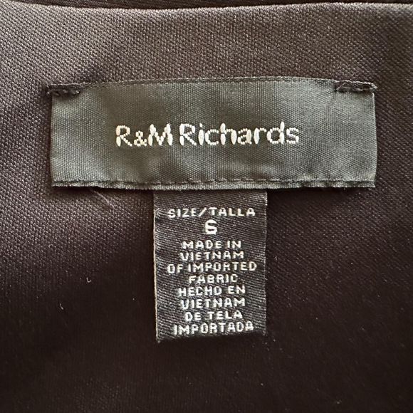 R&M Richards Black and Silver Dress Suit, Size 6, Pre-owned - Picture 4 of 9